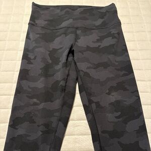 EUC Lululemon Wunder Train Black Grey Camo sz 10